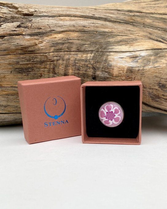 grande bague serties fleur de cerisier acier inoxydable ecrin