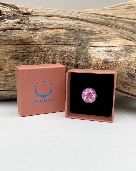 petite bague serties fleur de cerisier acier inoxydable ecrin