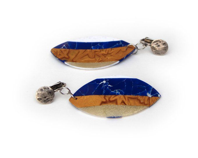 boucles oreilles clips marbre bleu blanc or modele unique détail