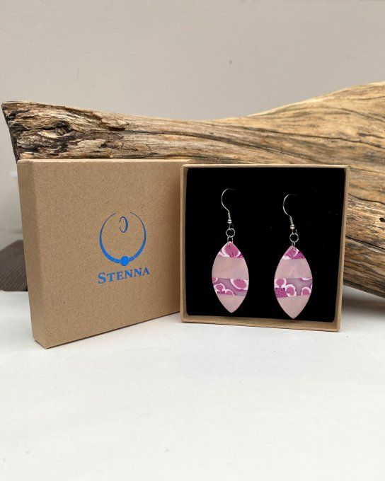 boucles oreilles navette fleurs de cerisier rose ecrin