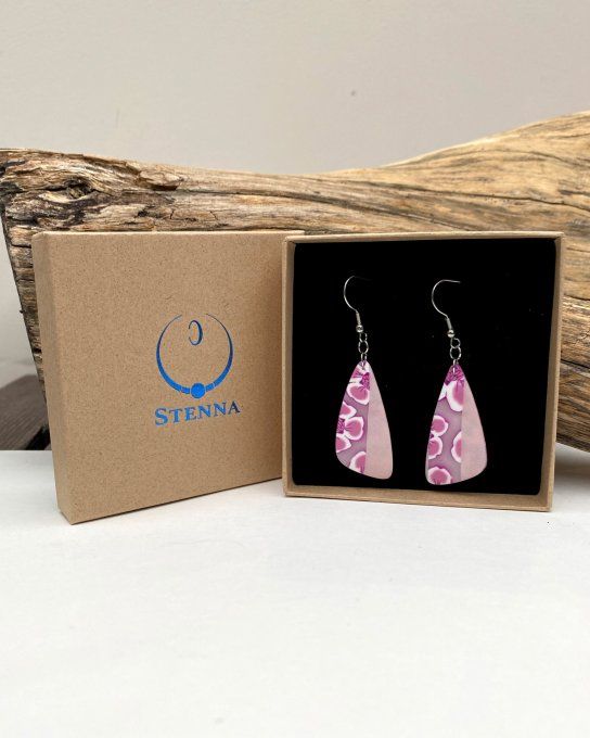 boucles oreilles triangle fleurs cerisier rose ecrin
